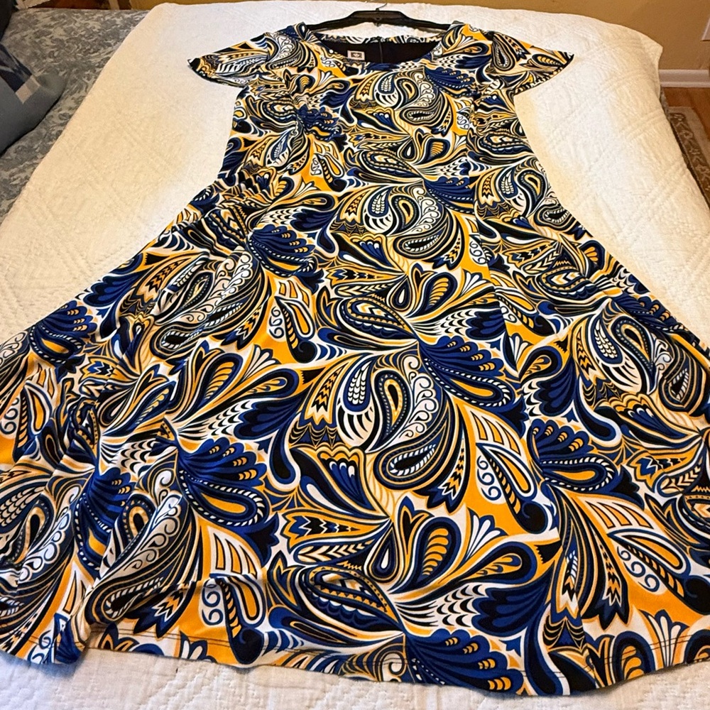 Anne Klein Elegant Paisley Print Dress in Blue and Yellow